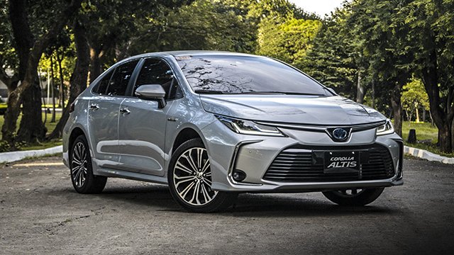 Đánh giá xe Toyota Corolla Altis 2021: Trẻ trung, hấp dẫn hơn