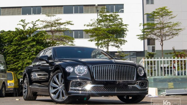 Đánh giá xe Bentley Flying Spur W12 First Edition 2021 thứ 3 tại Việt Nam