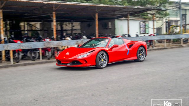 Đánh giá xe Ferrari F8 Spider 2021 thứ hai tại Việt Nam: Lái "sướng" đúng chất "ngựa chồm"