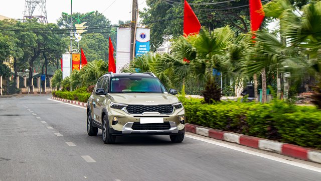 Đánh giá xe KIA Sonet 2021-2022: Tiêu thụ nhiên liệu và vận hành thế nào so với Toyota Raize?