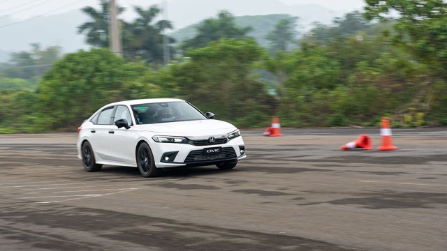 Đánh giá xe Honda Civic 2022: Thay đổi toàn diện, vận hành ấn tượng nhất phân khúc