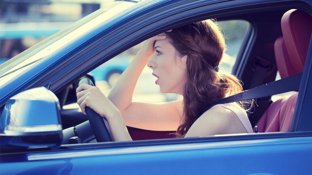 Tổng hợp những lỗi phổ biến nhất của phụ nữ khi lái xe ô tô