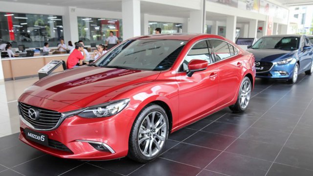 Có nên mua Mazda6 2018 cũ vì giá hấp dẫn hơn Camry cùng đời?