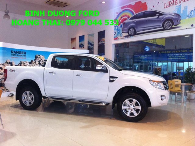 Cần bán lại xe Ford Ranger XLT 4x4 MT đời 2016, màu trắng, nhập khẩu