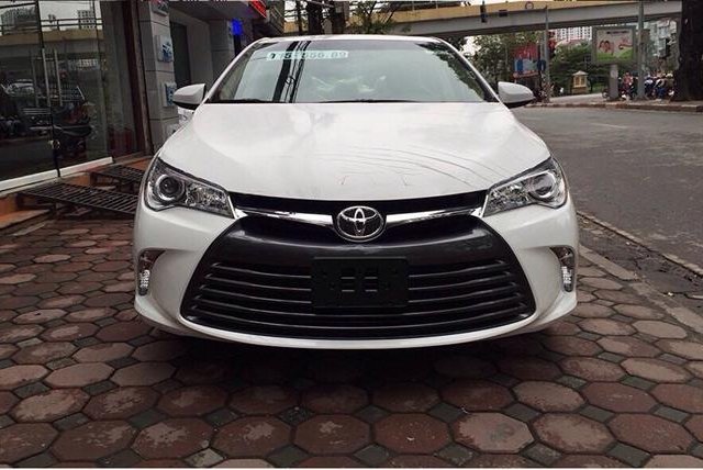 Mình cần bán Toyota Camry XLE 2.5L đời 2017, màu đen, nhập khẩu nguyên chiếc