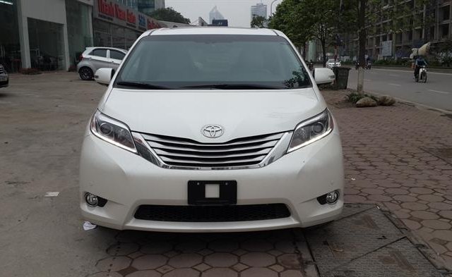 Cần bán xe Toyota Sienna đời 2017, màu trắng, xe nhập