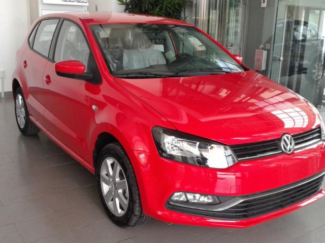 Bán xe Volkswagen Polo E, màu đỏ, nhập khẩu nguyên chiếc