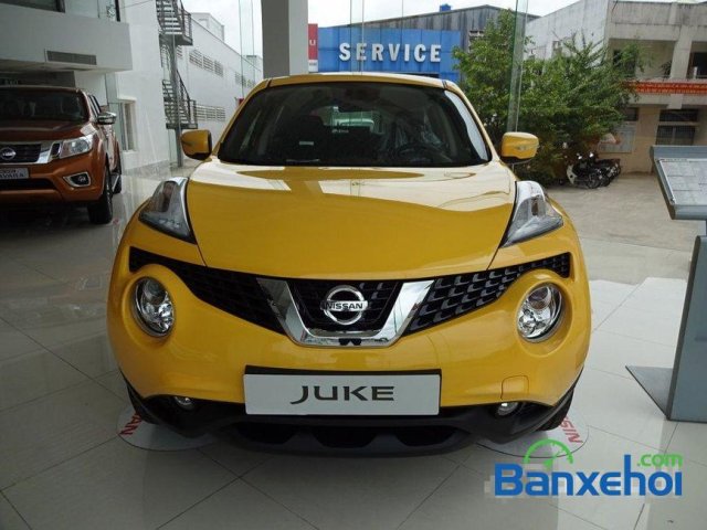 Bán ô tô Nissan Juke 1.6 AT đời 2015, màu vàng, nhập khẩu