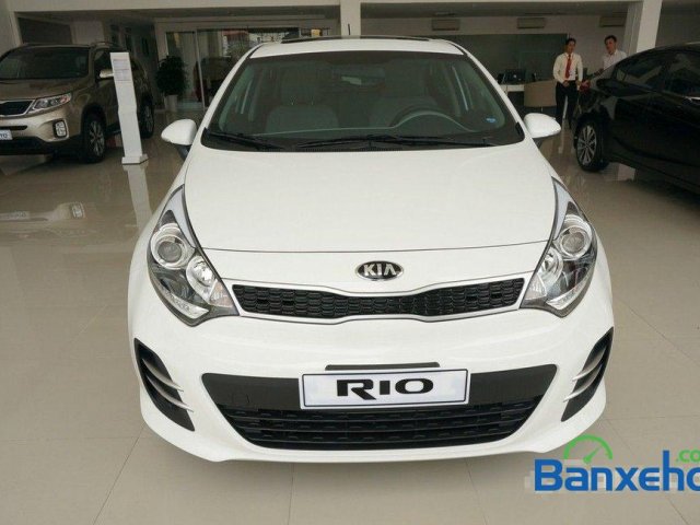 Bán xe Kia Rio đời 2015, màu trắng 