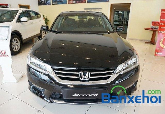 Xe Honda Accord 2015 mới màu đen đang được bán