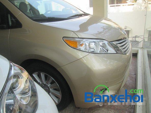 Salon Auto Thanh Thiên Phú cần bán xe Toyota Sienna sản xuất 2013 đã đi 16000 km