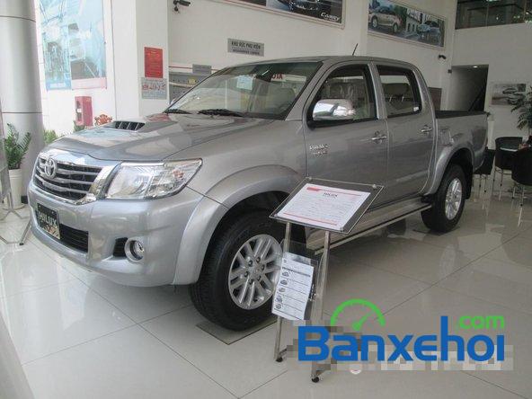 Công ty TNHH Toyota Lý Thường Kiệt cần bán xe Toyota Hilux G 4X4 đời 2015, giá bán 750Tr