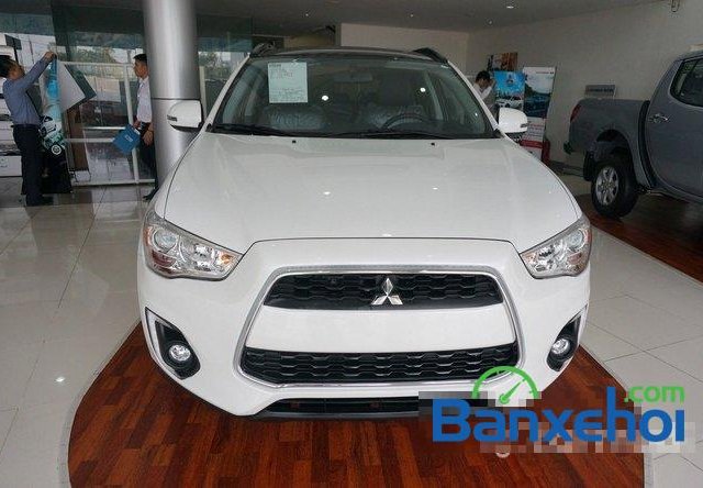 Mitsubishi Mỹ Đình bán xe Mitsubishi Outlander Sport đời 2015, màu trắng 