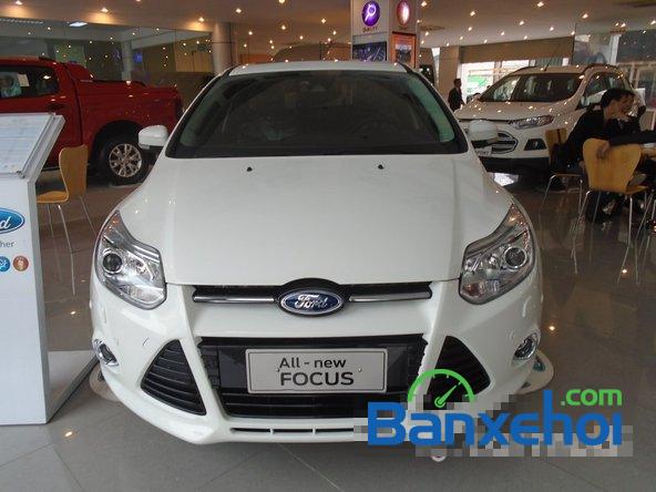 Ford Mỹ Đình bán Ford Focus 2015, màu trắng, xe đẹp, giá 790Tr