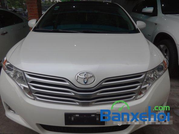 Công ty TNHH Siu Hùng cần bán gấp Toyota Venza đời 2009, màu trắng đã đi 32000 km