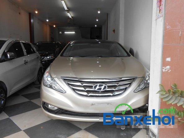 Cần bán lại xe Hyundai Sonata đời 2010, giá chỉ 735 triệu xe đang có sẵn, giao xe ngay