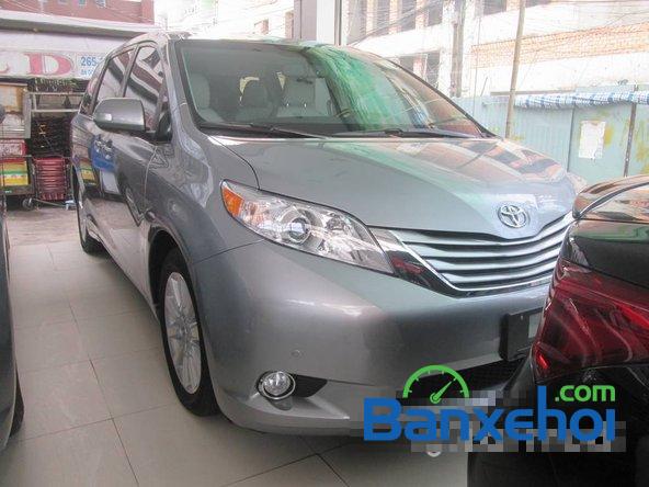 Salon ô tô Chính Hùng cần bán xe Toyota Sienna Limit đời 2013 đã đi 9600 km 