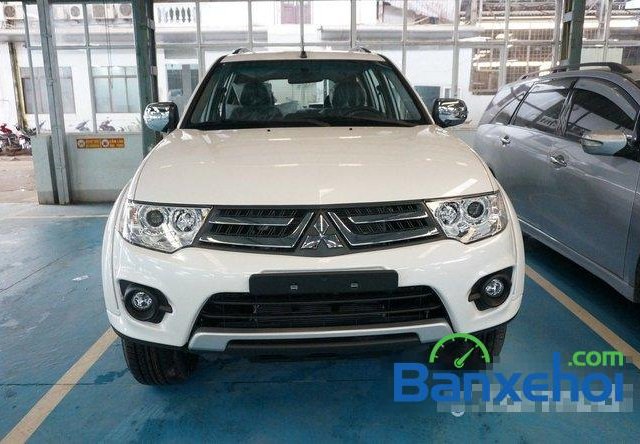 Mitsubishi Mỹ Đình cần bán Mitsubishi Pajero Sport mới mà trắng, xe chất lượng tốt, giá bán 988Tr