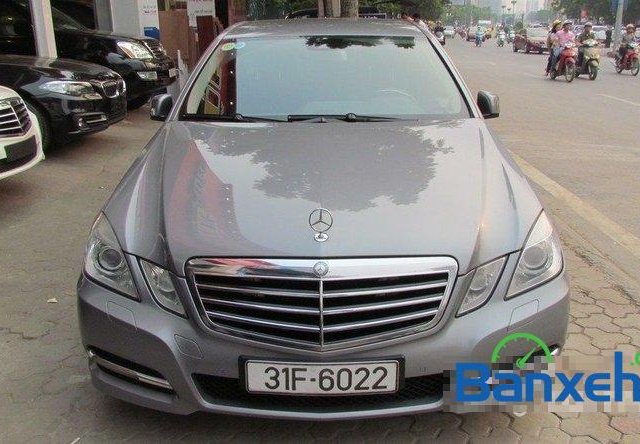 Vạn Lộc auto cần bán gấp Mercedes-Benz E250 đời 2010 đã đi 30000 km, xe đẹp như mới