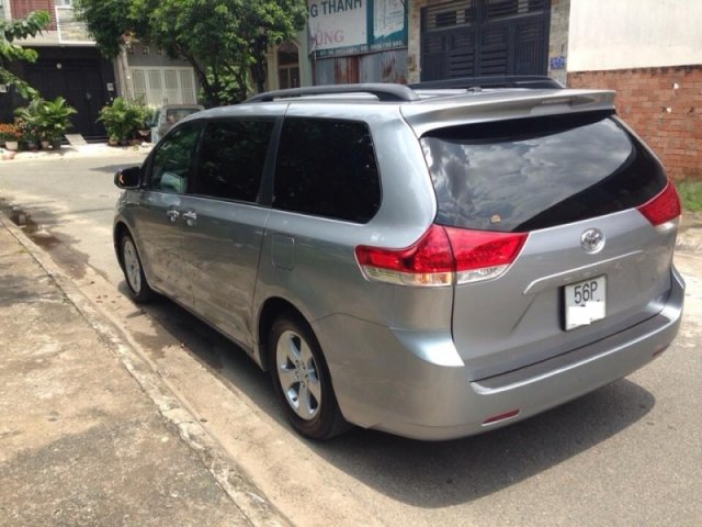 Bán xe Toyota Sienna 3.5 LE 2010 cũ tại TP HCM giá 1 Tỷ 850 Triệu