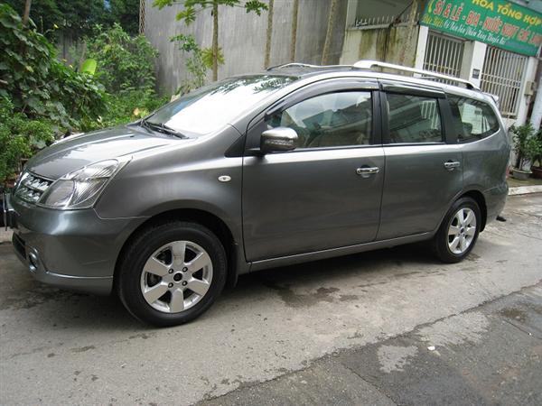 Bán ô tô Nissan Grand livina đời 2012, màu xám