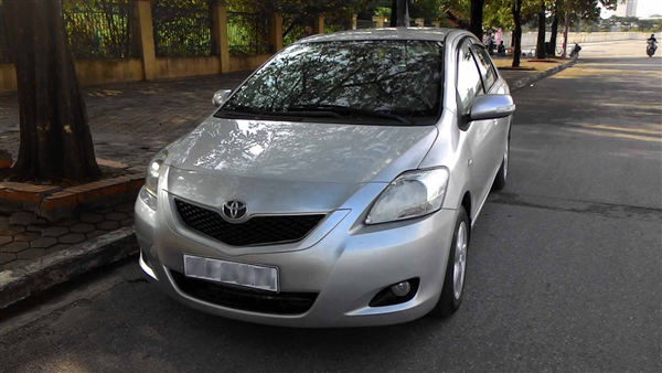 Cần bán lại xe Toyota Yaris đời 2008, màu bạc, nhập khẩu 