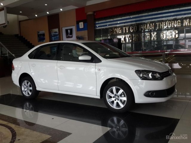 Bán ô tô Volkswagen Polo 1.6L năm 2014, màu trắng, nhập khẩu, giá chỉ 668 triệu