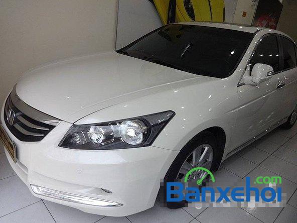 Cần bán xe Honda Accord đời 2011, màu trắng, LH chợ ô tô Lâm Hùng