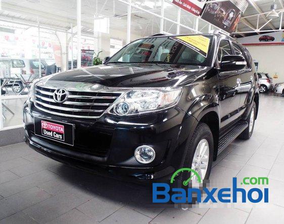 Xe Toyota Fortuner V 2013 cũ màu đen đang được bán với giá 785000000 vnd