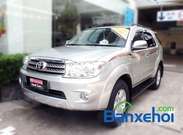 Xe Toyota Fortuner V 2012 cũ màu bạc đang được bán với giá 775000000vnd