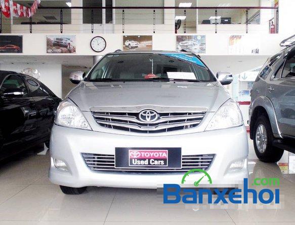 Xe Toyota Innova V 2009 cũ màu bạc đang được bán với giá 635000000 vnd