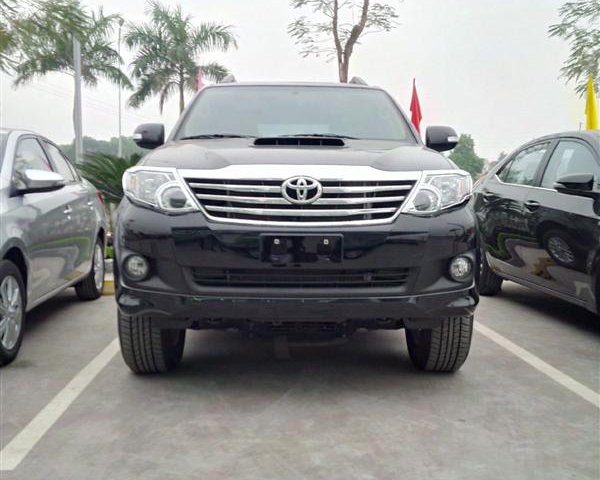 Bán xe Toyota Fortuner đời 2015, màu đen, giá 892tr