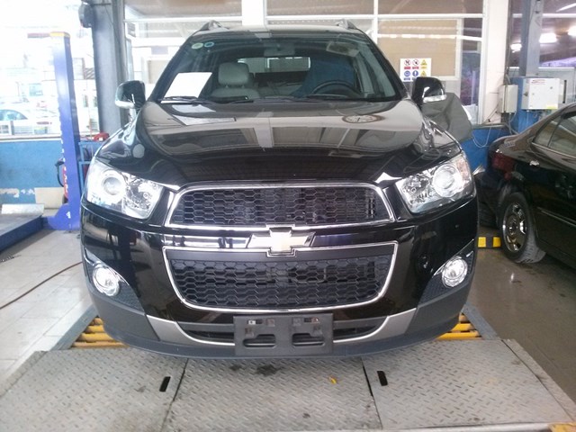 Xe Chevrolet Captiva đời 2012, màu đen, số tự động 