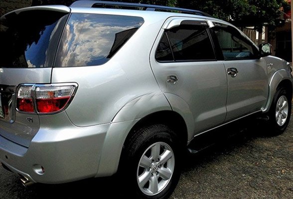 Cần bán lại xe Toyota Fortuner V 2012, màu bạc, mới tinh như trong hãng 99%, chạy được 12.000km