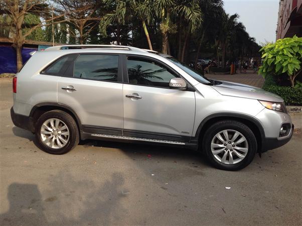 Cần bán gấp Kia Sorento đời 2012, màu bạc