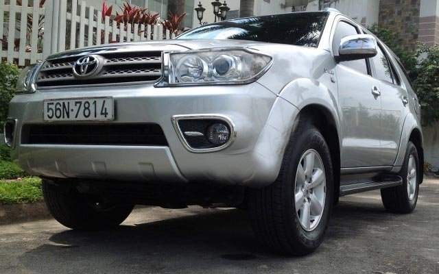 Bán xe Toyota Fortuner năm 2009, màu bạc