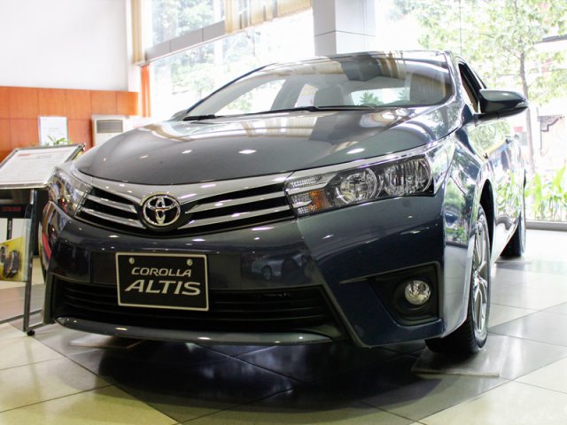 Bán ô tô Toyota Corolla Altis đời 2015, màu nâu