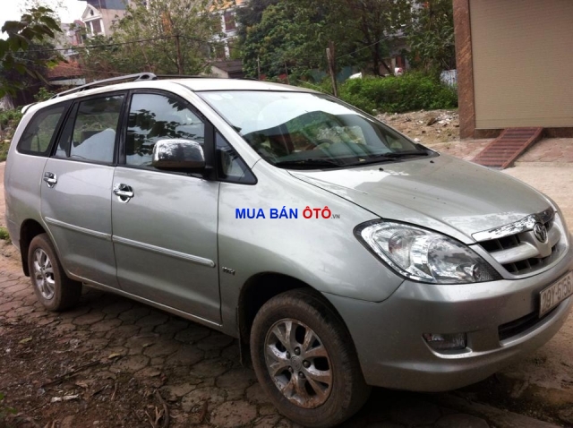 Cần bán gấp Toyota Innova đời 2006, màu bạc, giá cực rẻ