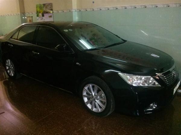 Cần bán lại xe Toyota Camry 2.5Q đời 2013, màu đen  