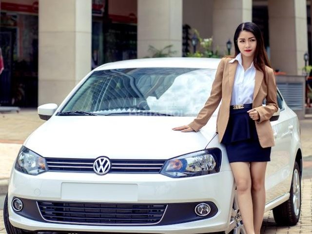 Mình cần bán xe Volkswagen Polo G đời 2017, màu trắng, nhập khẩu