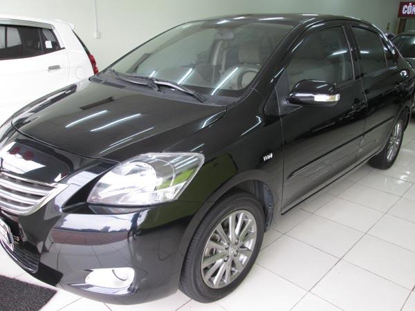 Cần bán lại xe Toyota Vios E đời 2013, màu đen, còn mới