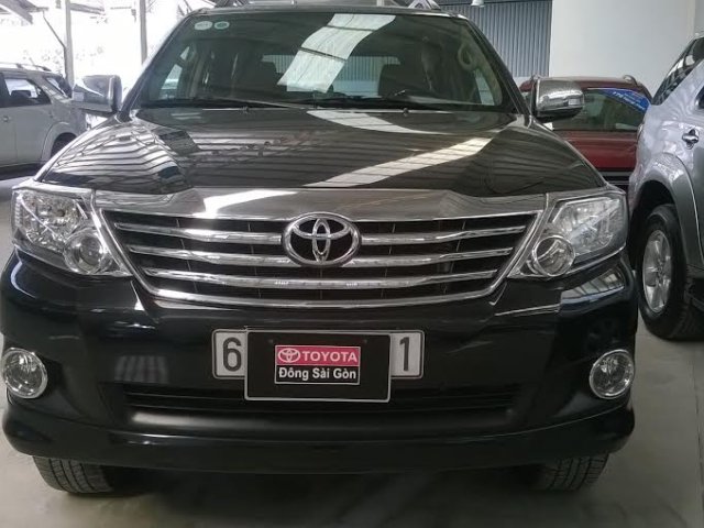 Mình cần bán xe Toyota Fortuner đời 2012, màu đen, 870tr