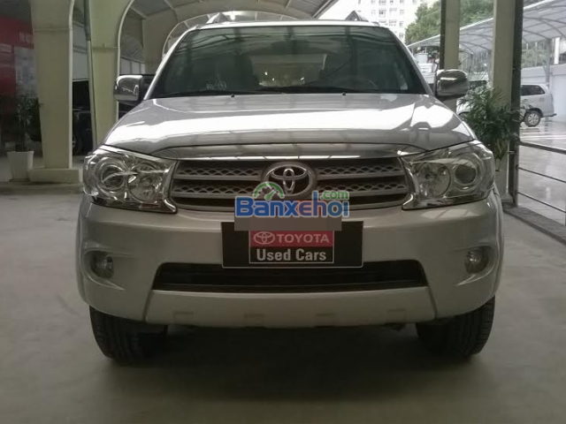 Chính chủ cần bán xe Toyota Fortuner đời 2010, màu bạc giá cạnh tranh