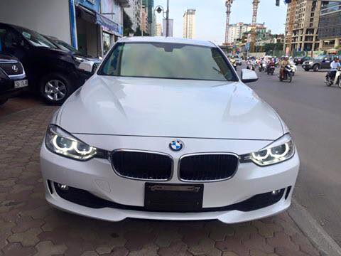 Chính chủ cần bán xe BMW 320i 2012 màu trắng ngọc, nội thất kem cực đẹp