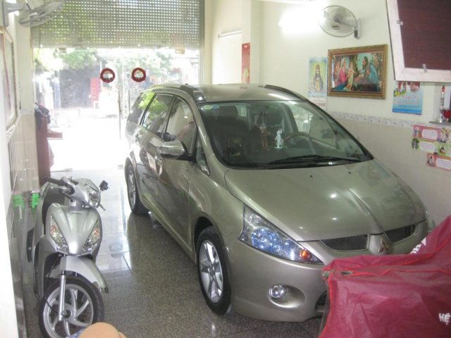 Bán Mitsubishi Grandis đời 2009, nhập khẩu, giá tốt