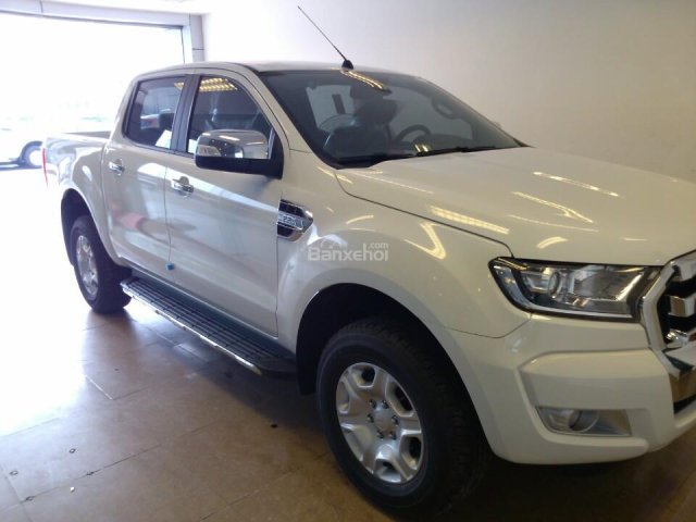 Giao luôn Ford Ranger 2.2 XLT model 2017, đủ màu, tặng nắp, lót thùng chính hãng, liên hệ: 0945103989 nhận giá tốt nhất