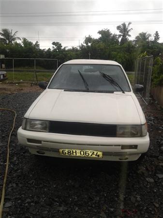 Cần tiền bán gấp xe Nissan Sunny đời 1982, màu trắng, xe chạy ít hao xăng 6l/100km