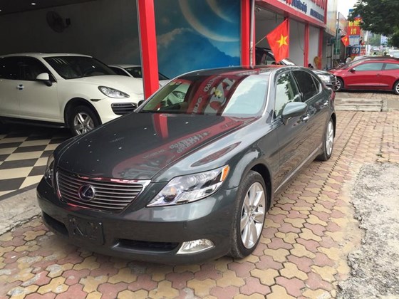 Bán xe Lexus LS600HL Hybrid 2009 màu xanh ngọc nội thất kem cực kỳ sang trọng, xe 4 chỗ có ghế vip Massage