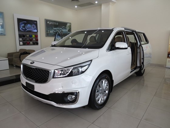 Cần bán Kia Sedona đời 2015, màu trắng, nhập khẩu nguyên chiếc, giá tốt