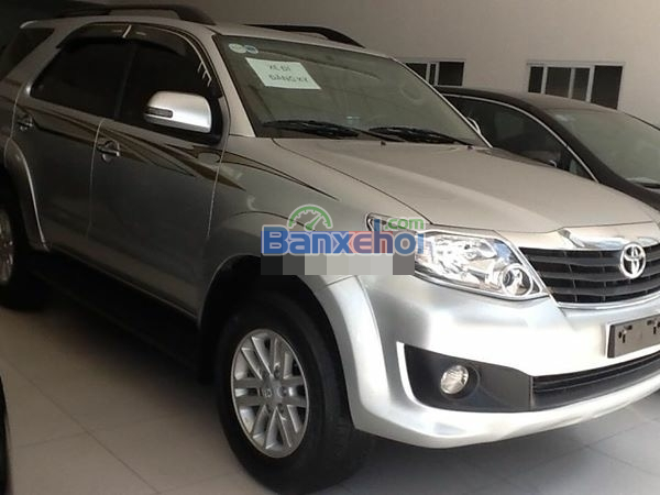 Bán Toyota Fortuner V, 1 cầu, sản xuất 2014, còn bảo hành đến tháng 4/2007 tại hãng Toyota